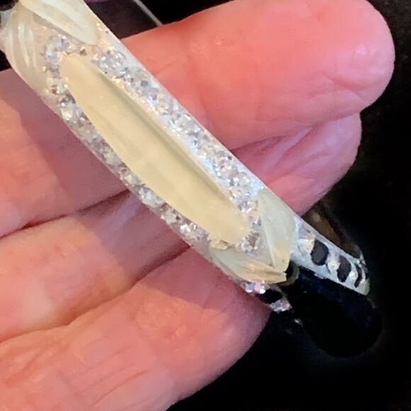 ArtDeco blackwhite lucite crystal bangle bracelet - Picture 8 of 11